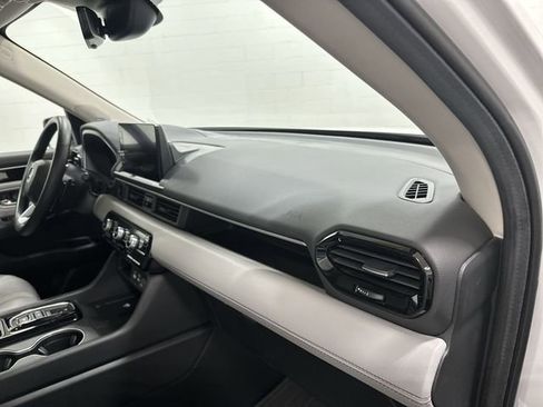 Used 2025 Honda Pilot Touring image 29