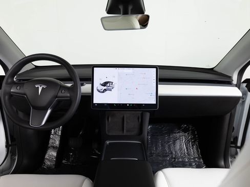 Used 2021 Tesla Model Y Long Range AWD/4WD image 33