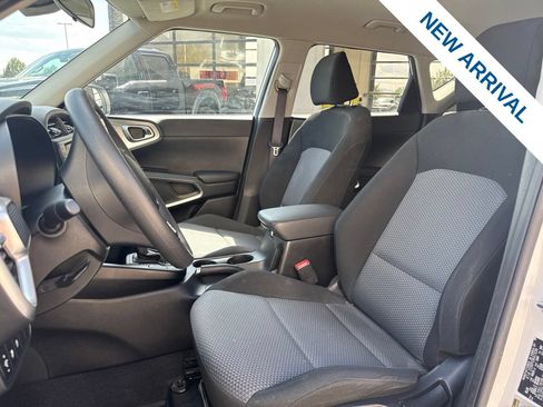 Used 2023 Kia Soul LX FWD image 16