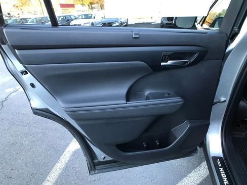 Used 2023 Toyota Highlander XLE image 27