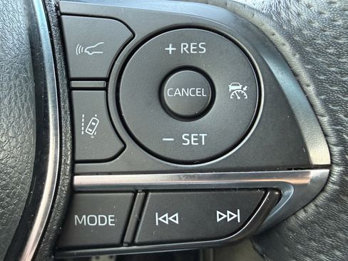 Used 2021 Toyota Avalon XSE image 40