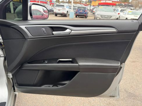 Used 2015 Ford Fusion SE image 17