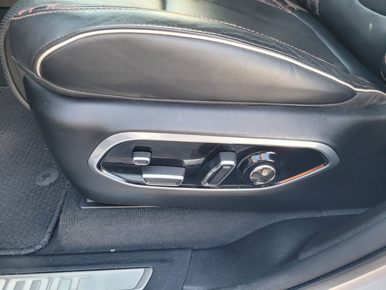 Used 2023 Jeep Grand Cherokee Summit AWD/4WD image 10