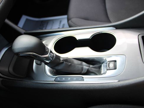 Used 2022 Chevrolet Malibu LT image 33