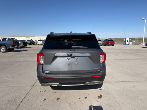 Used 2023 Ford Explorer XLT w/ Equipment Group 202A AWD/4WD image 4