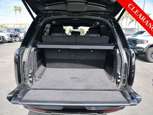 Used 2025 Land Rover Range Rover Long Wheelbase SE AWD/4WD image 37