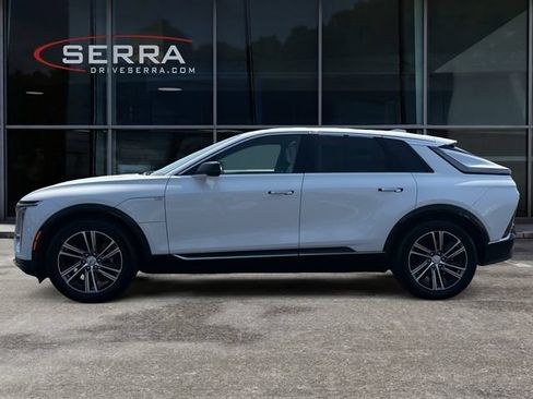 Used 2024 Cadillac Lyriq Luxury AWD/4WD image 2
