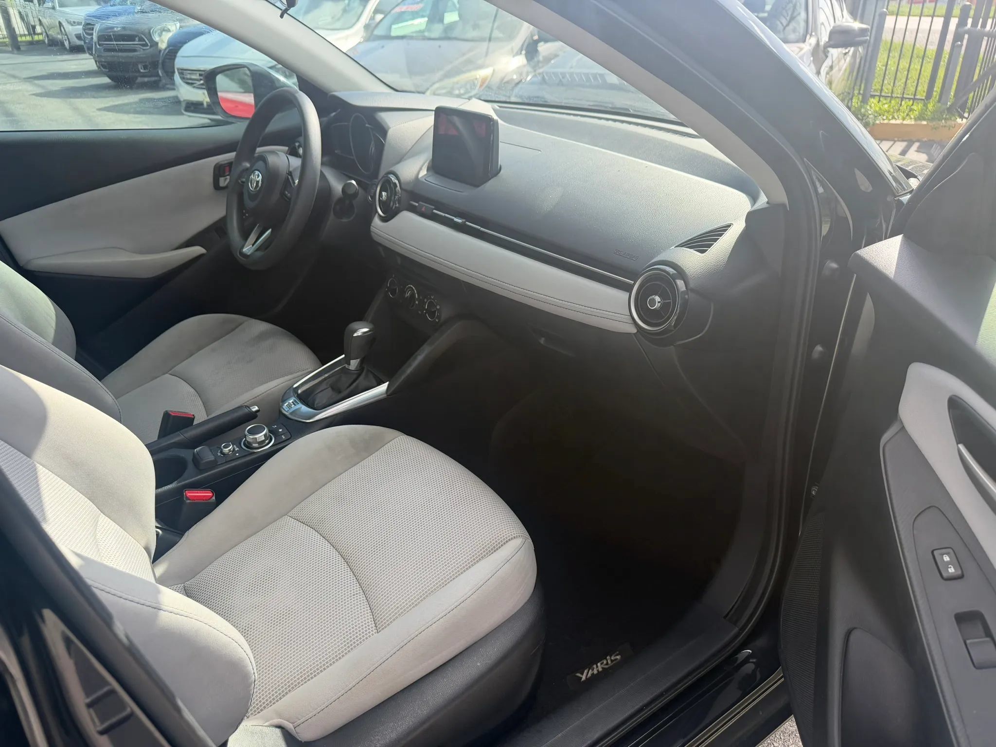 Used 2019 Toyota Yaris LE FWD image 10