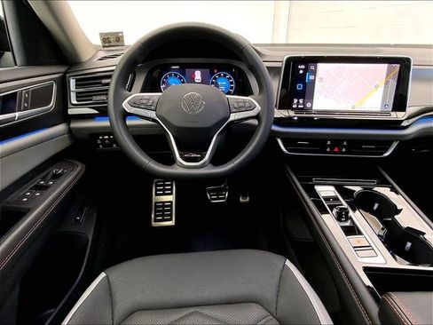 Used 2024 Volkswagen Atlas Peak Edition SEL image 5