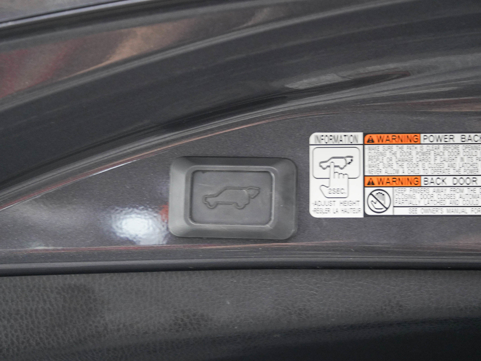 Used 2018 Toyota RAV4 XLE AWD/4WD image 17