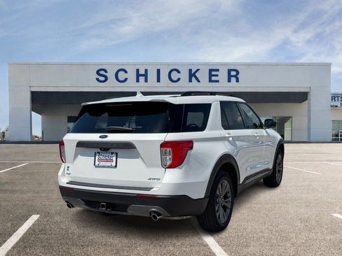 Used 2023 Ford Explorer XLT w/ Equipment Group 202A AWD/4WD image 3