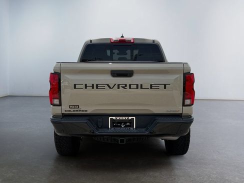 Used 2024 Chevrolet Colorado ZR2 w/ Technology Package AWD/4WD image 4