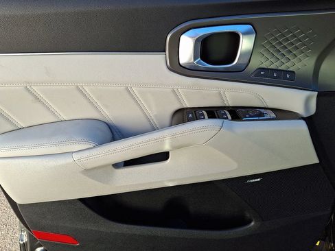 New 2025 Kia Sorento SX Prestige AWD/4WD image 9