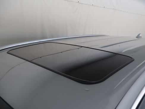 Used 2023 Toyota Highlander Limited image 14