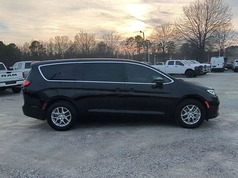 New 2026 Chrysler Pacifica Select image 6