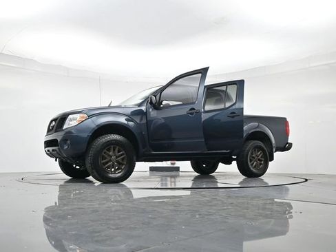 Used 2018 Nissan Frontier SV image 51