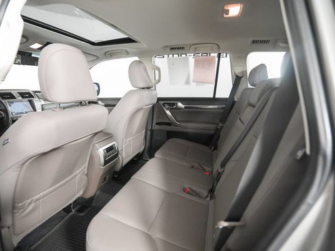 Certified 2021 Lexus GX 460 Premium w/ Premium Package AWD/4WD image 13