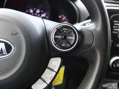 Used 2017 Kia Soul image 9