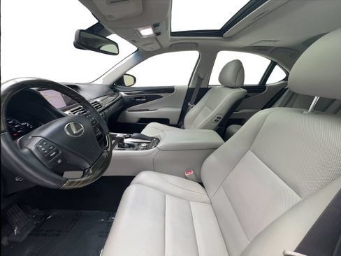 Used 2015 Lexus LS 460 w/ Ultra Luxury Package RWD image 21