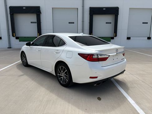 Used 2018 Lexus ES 350 w/ Luxury Package w/Wood Trim FWD image 5