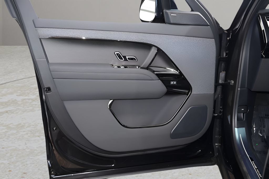 New 2026 Land Rover Range Rover Sport Dynamic SE AWD/4WD image 9