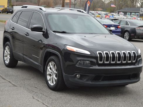 Used 2015 Jeep Cherokee Latitude image 2