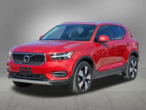 Used 2021 Volvo XC40 T5 Momentum w/ Protection Package Premier image 9