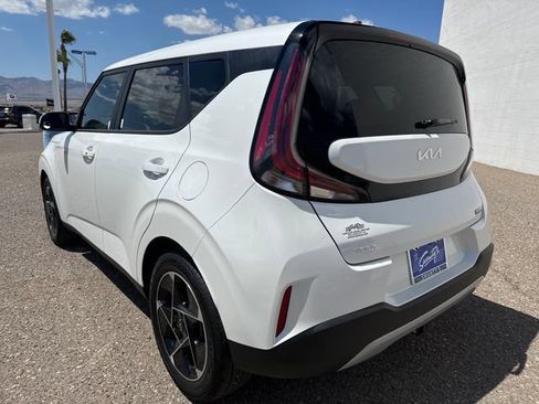 Used 2025 Kia Soul EX FWD image 3