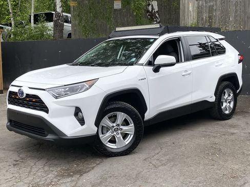 Used 2021 Toyota RAV4 XLE w/ XLE Grade Weather Package AWD/4WD image 1