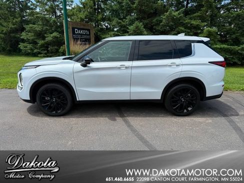 Used 2024 Mitsubishi Outlander SE AWD/4WD image 1