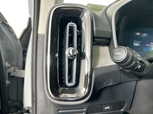 Used 2025 Volvo XC40 B5 Core w/ Climate Package image 10