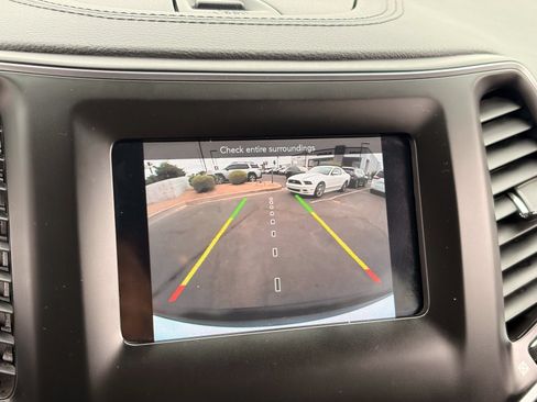 Used 2019 Jeep Cherokee Latitude Plus FWD image 21