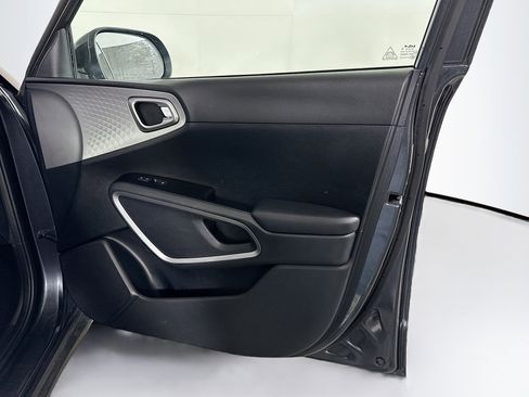 Used 2025 Kia Soul LX w/ LX Technology Package image 30