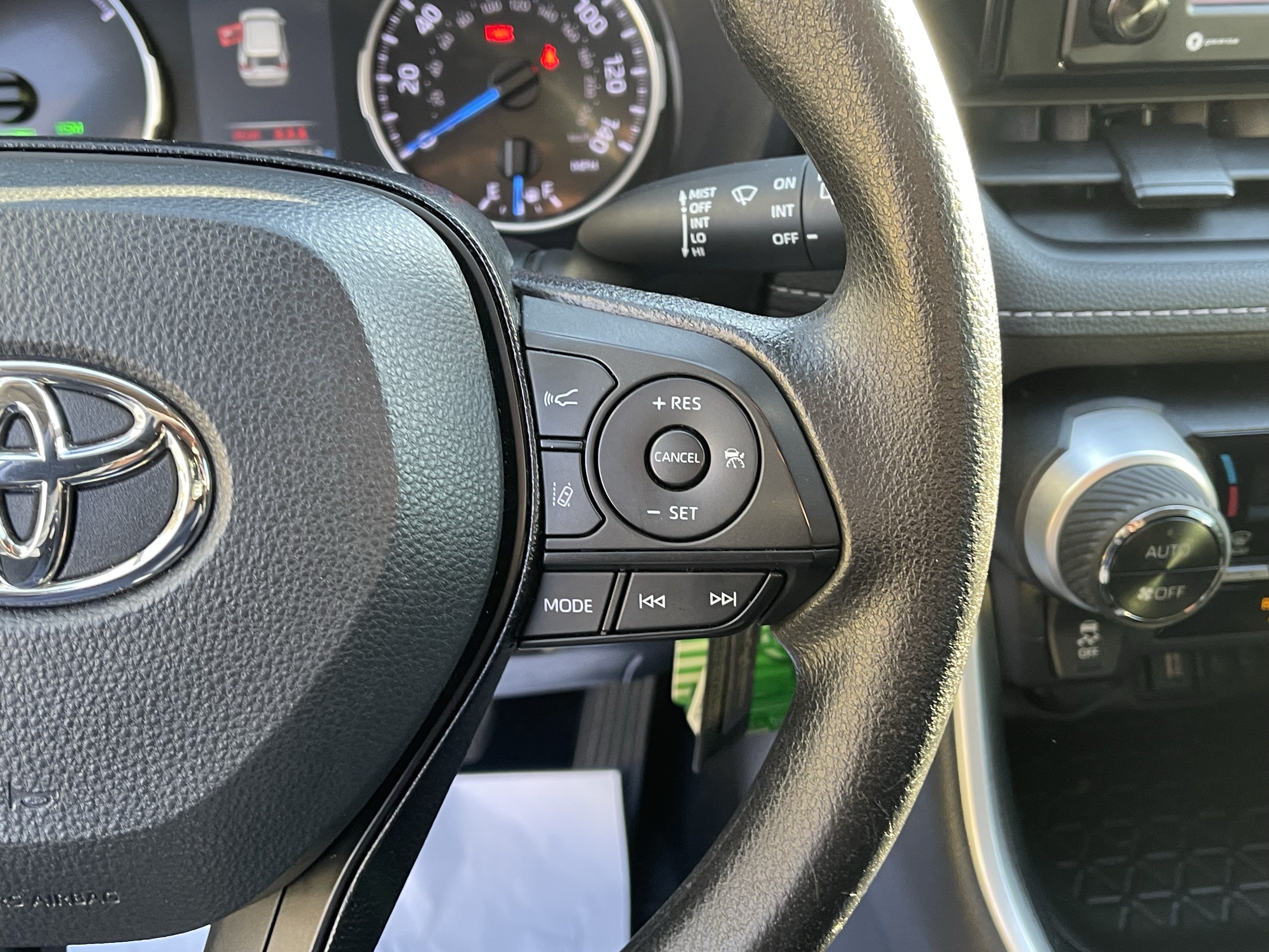 Certified 2021 Toyota RAV4 LE AWD/4WD image 21