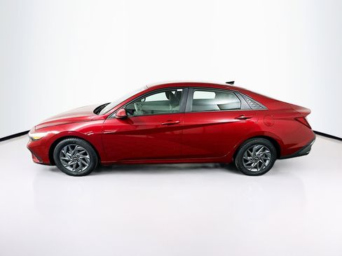 Used 2024 Hyundai Elantra SEL FWD image 4