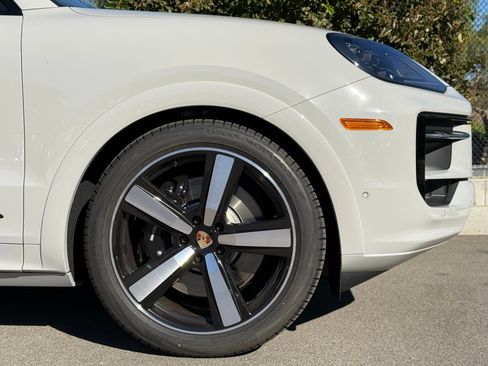New 2026 Porsche Cayenne GTS AWD/4WD image 12