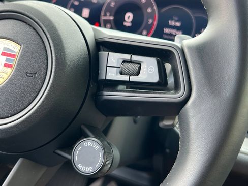 Certified 2025 Porsche Cayenne AWD/4WD image 25
