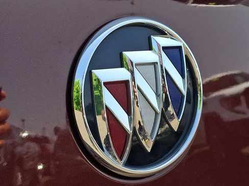 Certified 2018 Buick Regal Essence w/ Driver Confidence Package #1 AWD/4WD image 30