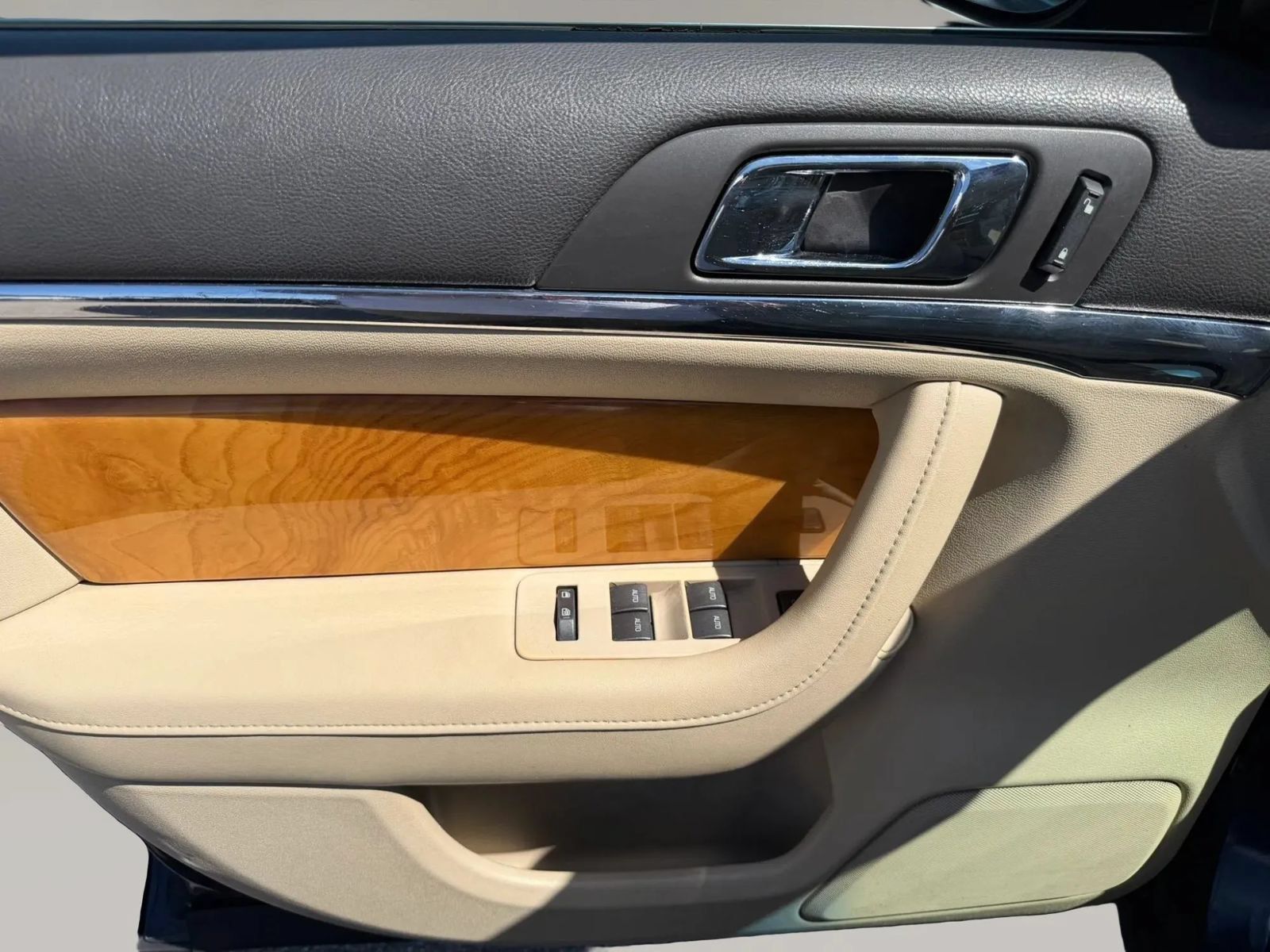 Used 2012 Lincoln MKS FWD image 9