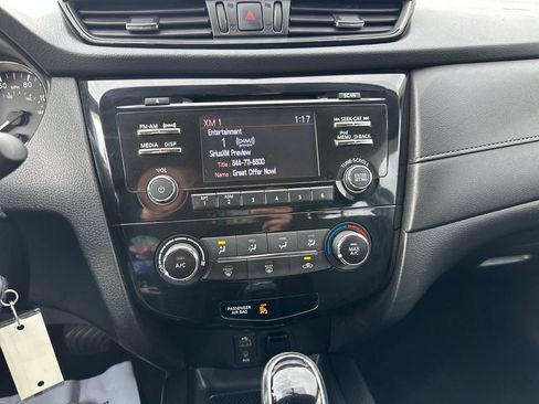 Used 2017 Nissan Rogue S AWD/4WD image 23