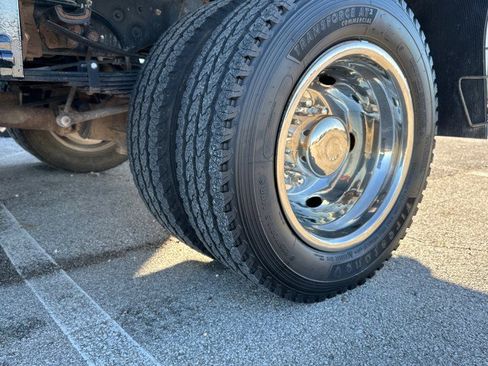 Used 2015 Ford F550 2WD Crew Cab Super Duty image 11