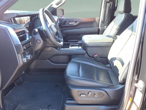 Used 2025 GMC Yukon XL Denali image 10