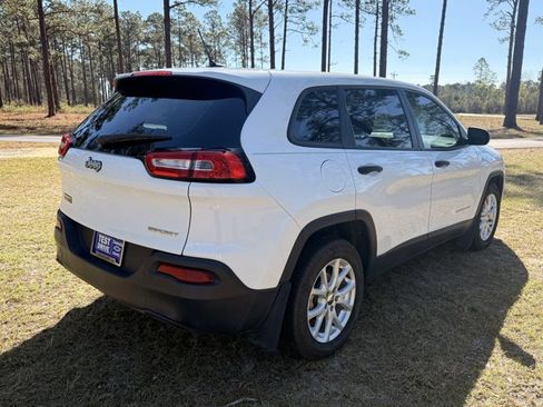 Used 2017 Jeep Cherokee Sport image 5