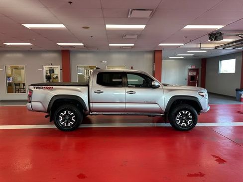 Used 2023 Toyota Tacoma TRD Off-Road w/ TRD Premium Off Road Package AWD/4WD image 3