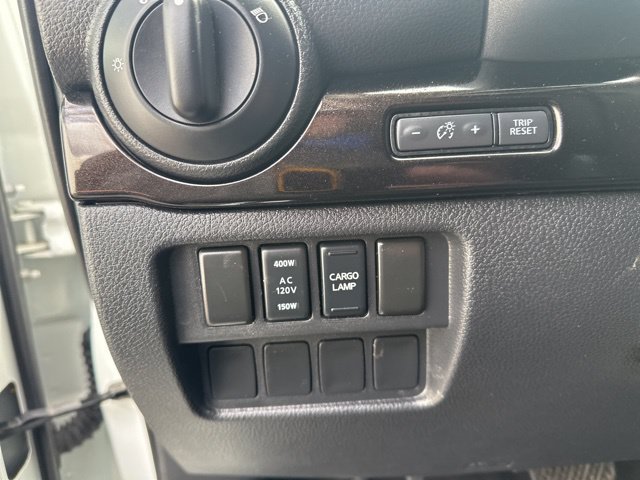 Used 2018 Nissan Titan SV w/ SV Convenience Package RWD image 18