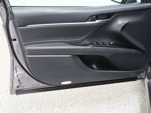Used 2018 Toyota Camry XSE image 12