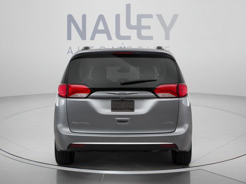 Used 2018 Chrysler Pacifica Limited FWD image 3