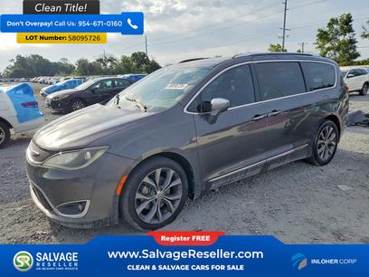 Used 2018 Chrysler Pacifica Limited w/ Tire & Wheel Group