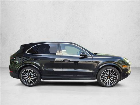 Used 2025 Porsche Cayenne AWD/4WD image 4