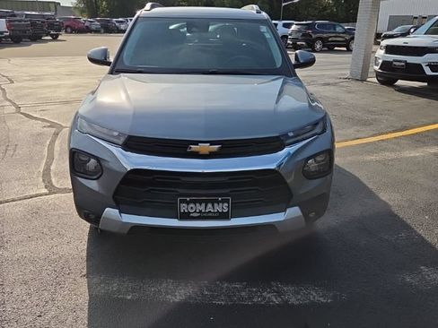 Used 2023 Chevrolet TrailBlazer LT FWD image 2